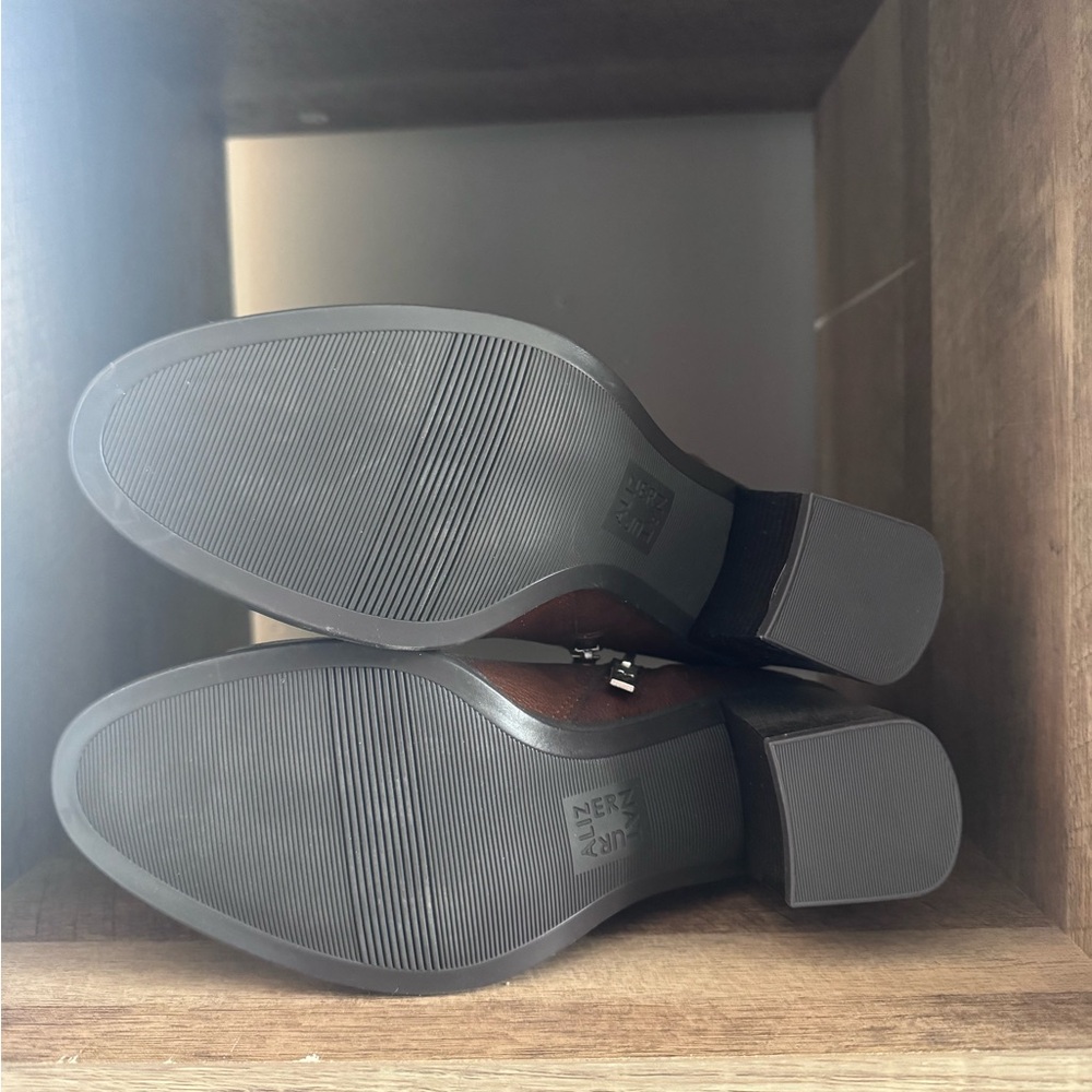 Women's Brown Leather Block Heel Ankle Booties - Picture 3 of 3